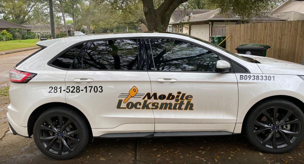 mobile locksmith car
