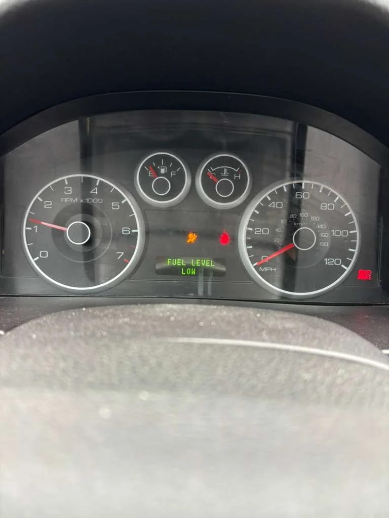 vehicle ignition and dashboard checked during key service, real company service photo 1