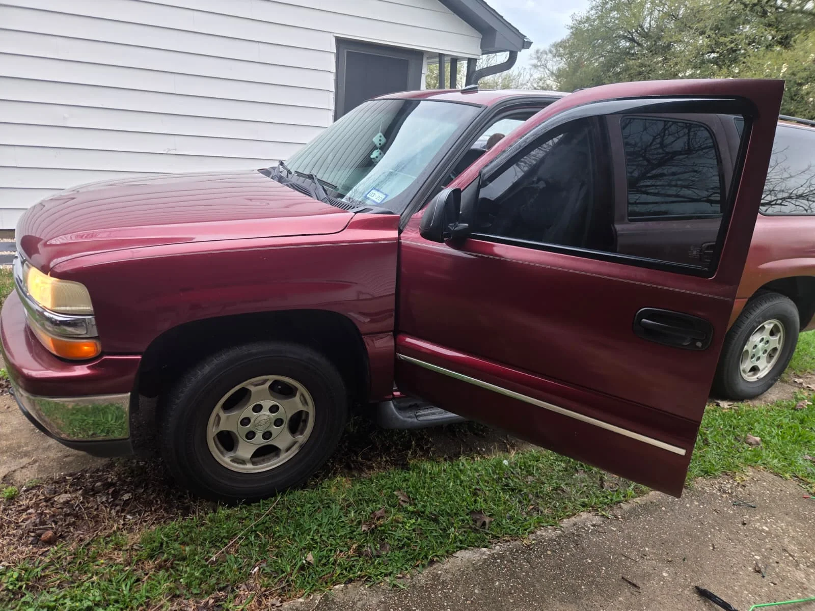 vehicle door during a real mobile lockout call, real company service photo 2