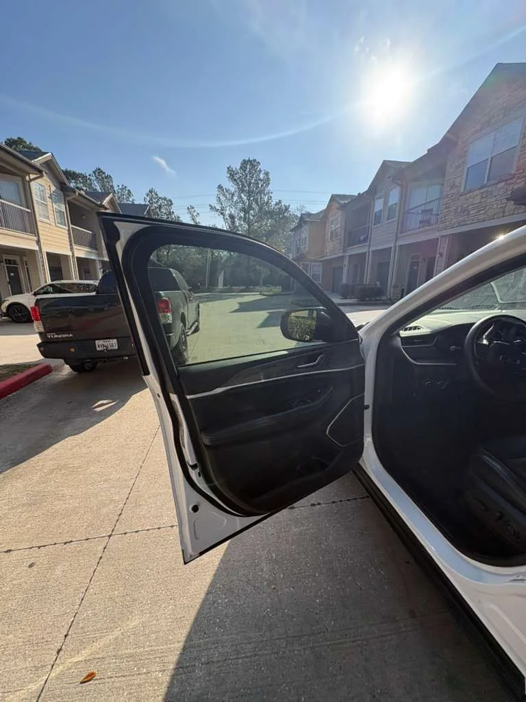 vehicle door during a real mobile lockout call, real company service photo 4