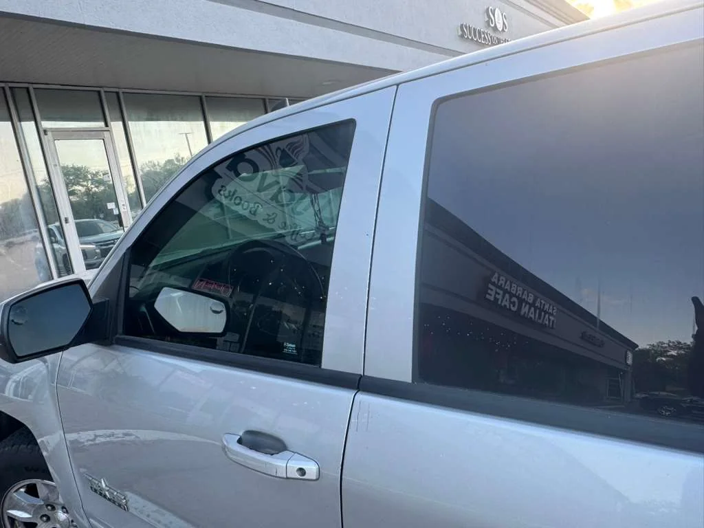 vehicle door during a real mobile lockout call, real company service photo 1