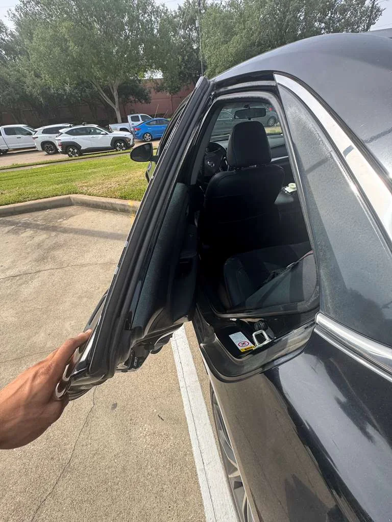 vehicle door and lock area checked after a key problem, real company service photo 4