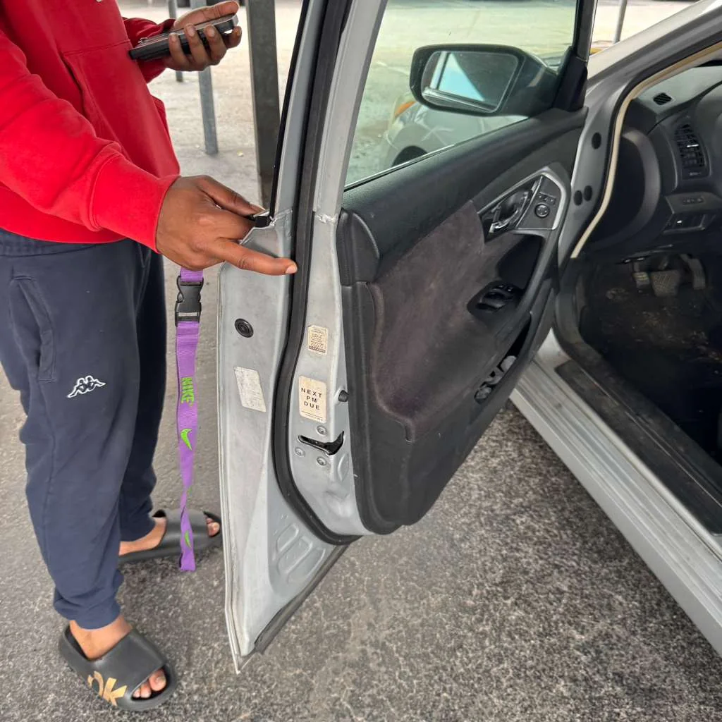 vehicle door and lock area checked after a key problem, real company service photo 2